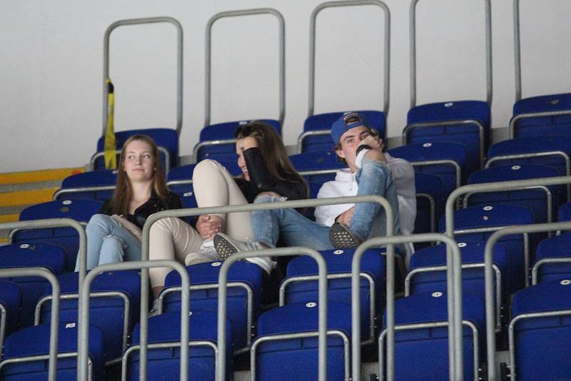 Diváci na hokejovém utkání Ústí - Sokolov