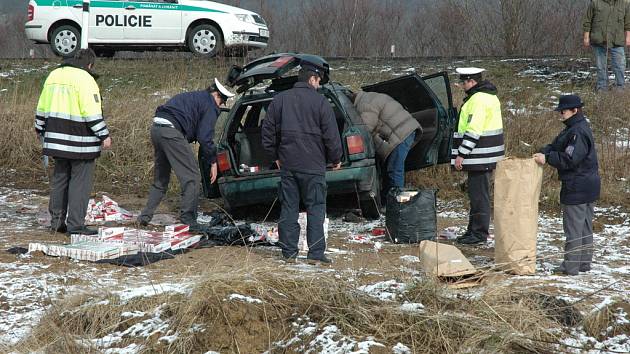 Zásah policistů u nehody nedaleko Řehlovic