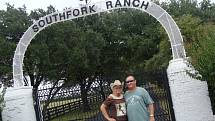 Dáša a Jaroslav Linkovi z Mostu cestovali celý měsíc po americkém státě Texas. Nevynechali při tom ani návštěvu ranče Southfork, kulisy v Česku populárního televizního seriálu Dallas.