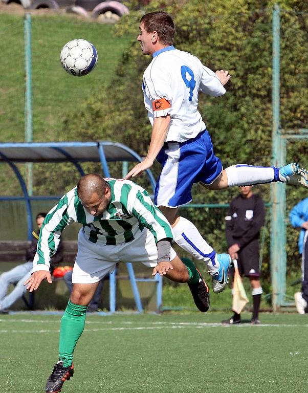 V derby s Chlumcem museli dva hráči Ravelu předčasně pod sprchy a hosté zvítězili 2:1.