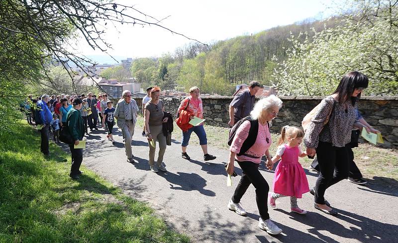 Představitelé církve v Ústí nad Labem odpoledne vystoupili na Mariánskou skálu.