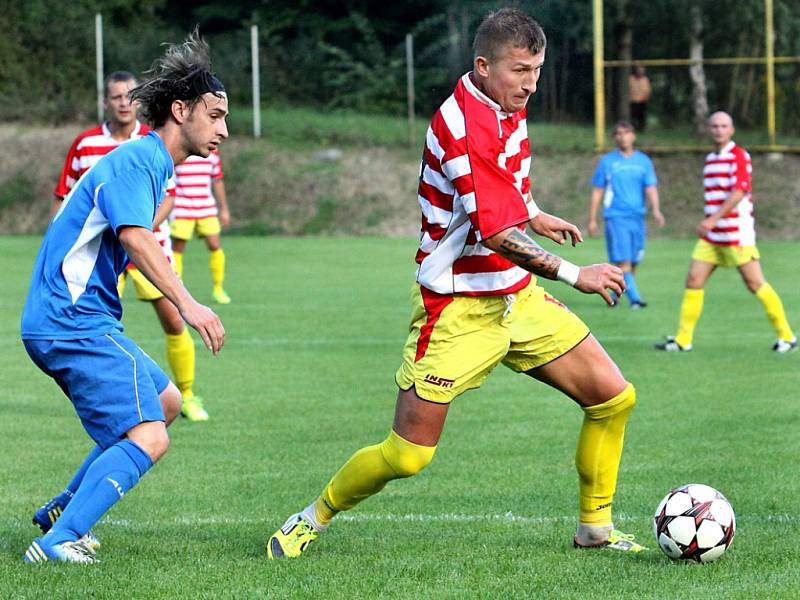 Fotbalisté Brné (pruhovaní) doma deklasovali Jílové vysoko 8:2!