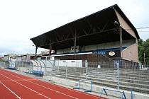 Tak vypadá fotbalový stadion v Ústí nad Labem. Mizerné zázemí pro diváky i samotné hráče.