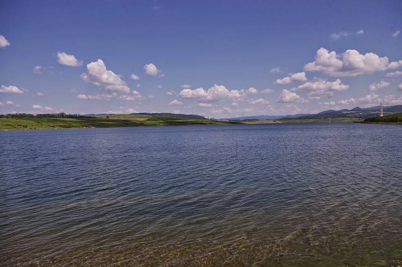 Jezero Milada. Foto z roku 2015.