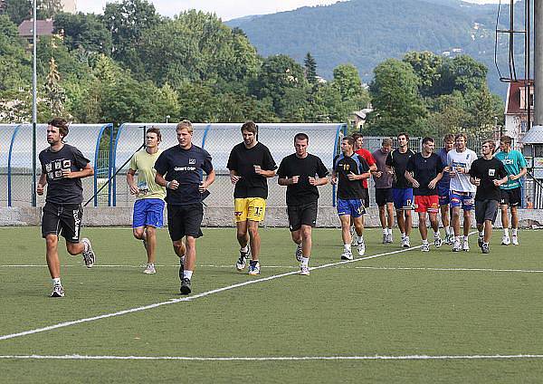 Volejbalisté Ústí zahájili na Městském stadionu přípravu na nový ročník extraligové soutěže. 