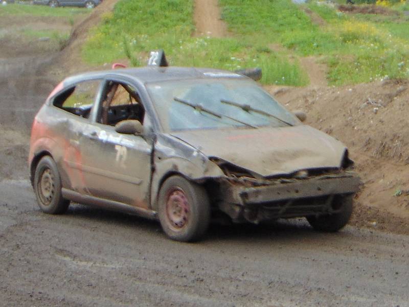 Čtvrým dílem pokračoval v sobotu sedmidílný autocrossový seriál Autopoint Cup na dráze v Chabařovicích.