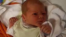 Karel Suk se narodil Kateřině Sukové z Lomu 4. října v 10.10 hod. v ústecké porodnici. Měřil 51 cm a vážil 3,16 kg.
