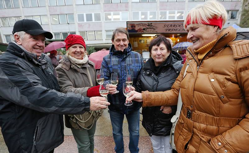 V Ústí nad Labem proběhla v pondělí oslava a ochutnávka Svatomartinského vína.