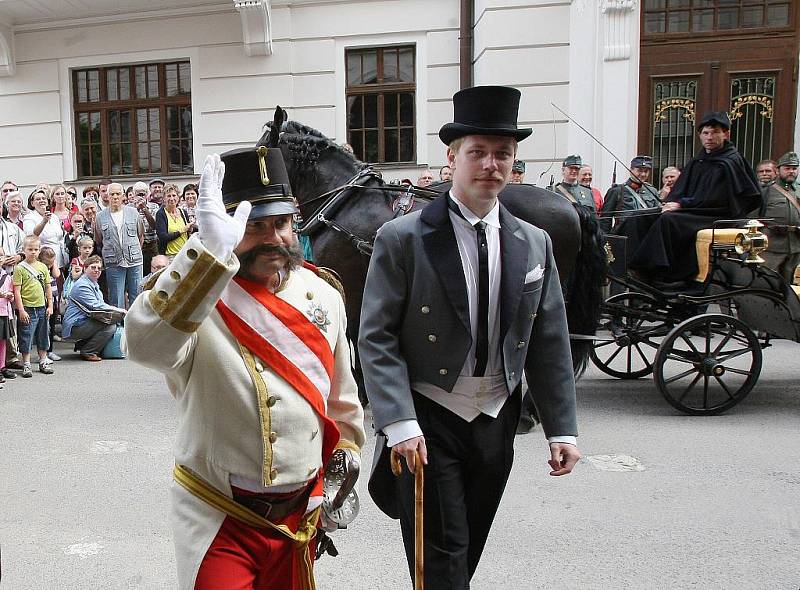 Císař přijel otevřít muzeum.