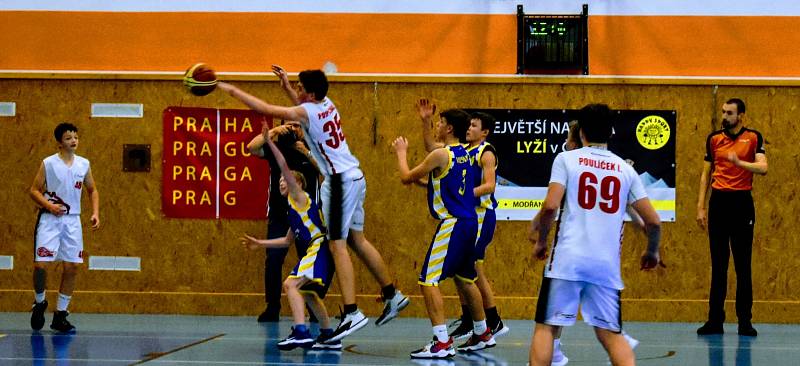 Basketbalisté Slunety Ústí nad Labem do 14 let vyhráli na hřišti Tygrů Praha 74:72.