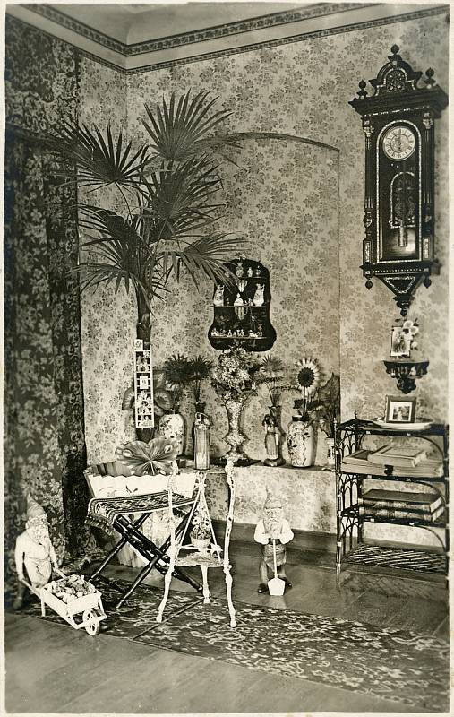 Unikátní Jenatschkeho fotky. Interiér domu rodiny Zweigelt z Krásné Lípy.