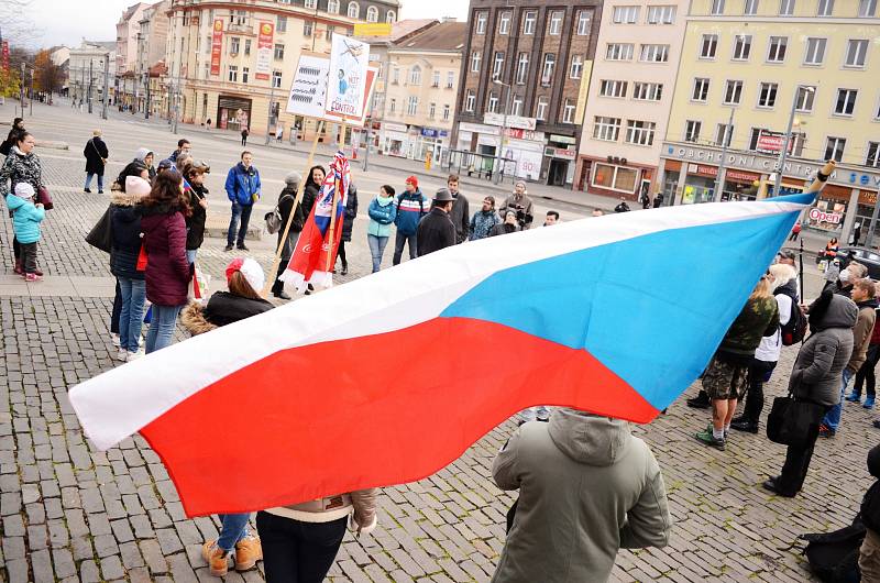 Demonstrace proti vládním protiepidemickým opatřením v centru Ústí nad Labem