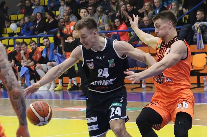 Basketbalové derby mezi Ústím a Děčínem.