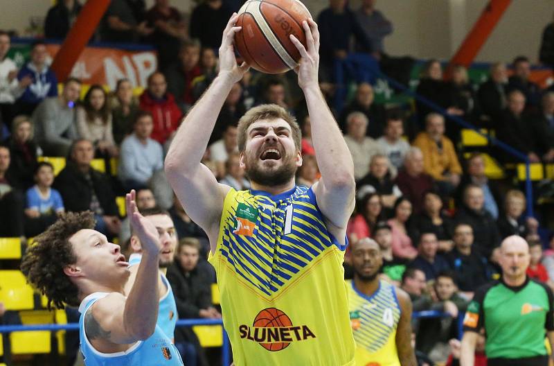 Basketbalový zápas mezi Ústím nad Labem a Olomouckem.