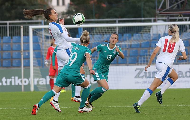 Utkání reprezentantek Česka (v bílém) proti Německu