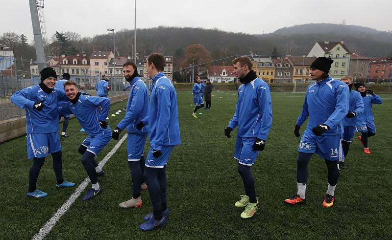 Fotbalisté Ústí nad Labem začali zimní přípravu 2020 na umělé trávě Městského stadionu