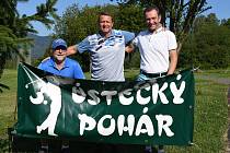 Ústecký pohár v golfu vyhrál Adam Šťastný, nechyběl ani olympijský vítěz v hokeji Jan Čaloun (na snímku uprostřed).