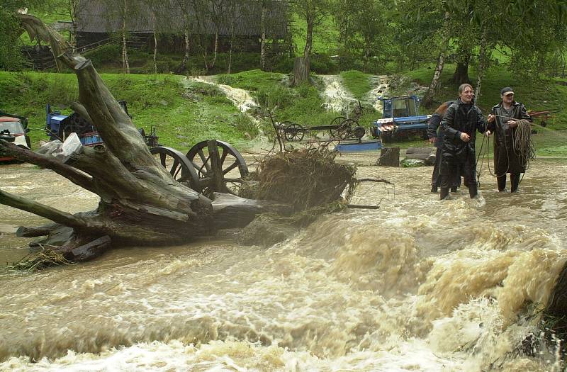 Povodně v roce 2002. Hora Svaté Kateřiny.