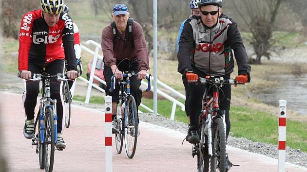 Po Labské stezce a Cyklostezce Ploučnice  bude cestování na kolech brzy příjemnější