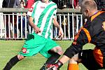 Fotbalisté Libouchce (zeleno-bílé dresy) zvítězili v derby na hřišti Jílového 3:1.