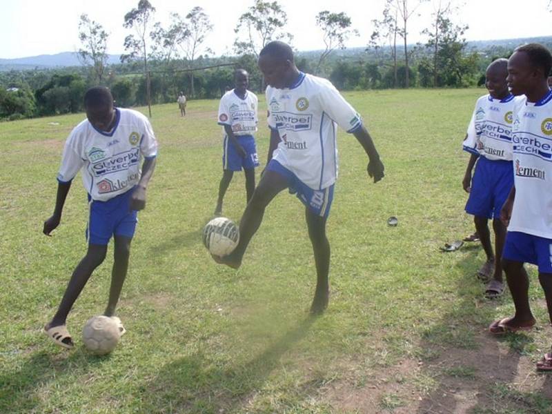 Občanské sdružení mimo jiné v podpořilo v Keni mladé fotbalisty, ale především se zaměřuje na pomoc školám.