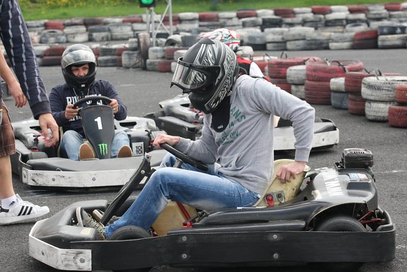 Velká cena Ústeckého deníku v motokárách na všebořickém okruhu.