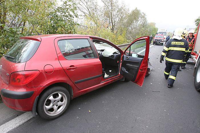 Vážná dopravní nehoda u Dolních Zálezel. (Úterý 19. října 2010)