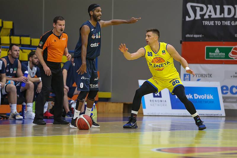 Sluneta Ústí nad Labem - NH Ostrava, KNBL 2021/2022. Spencer Svejcar