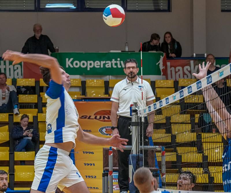 Sport, volejbal, extraliga: Ústí nad Labem - Benátky nad Jizerou 2:3.