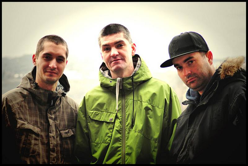Gilotinu pokřtí trio UL Farma, hiphop ze severu.