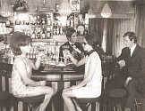 Oblíbeným místem Ústečanů k oslavám nového roku byl bar ve vinárně Družba.