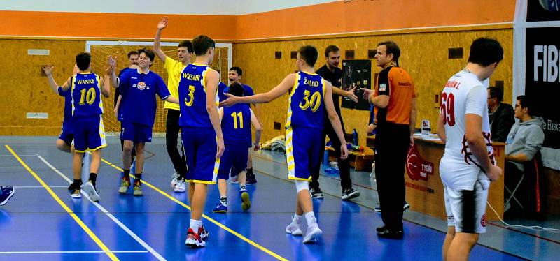 Basketbalisté Slunety Ústí nad Labem do 14 let vyhráli na hřišti Tygrů Praha 74:72.