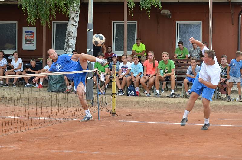 Nohejbalový kemp v Chabařovicích.