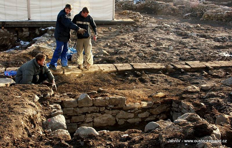 Položení základního kamene pro OC Forum 29. května 2008 předcházel archeologický průzkum na ploše zhruba pěti tisíc metrů čtverečních. Práce na nalezišti