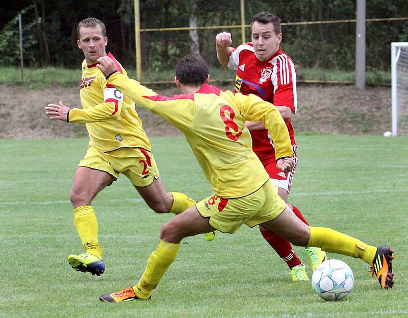 Fotbalisté Neštěmic (červení) vyhráli v Brné 4:3 po PK a v poháru postupují dál.