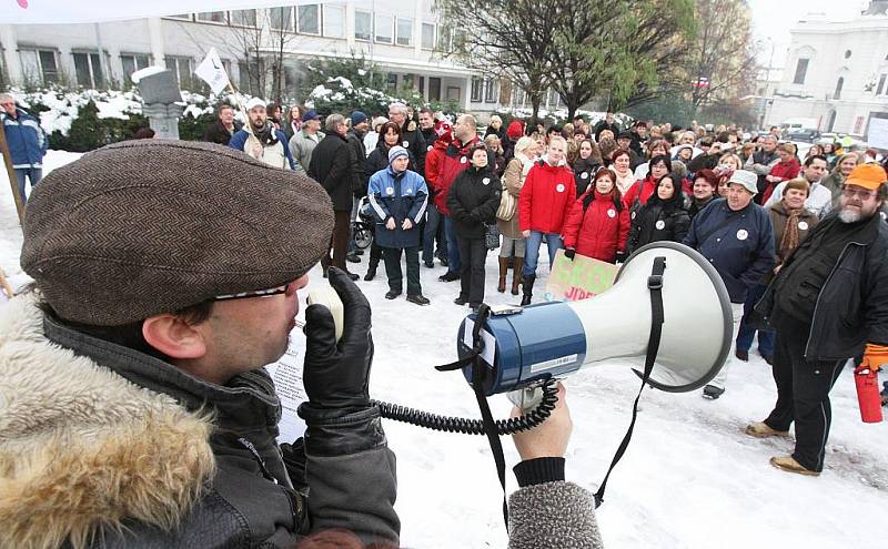 Průběh prosincové stávky na Lidickém náměstí v Ústí nad Labem.