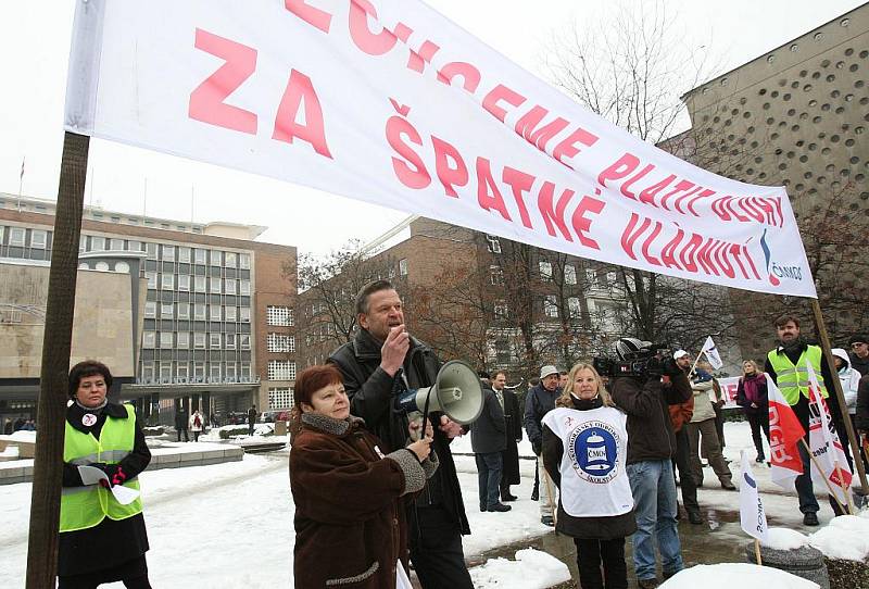 Průběh prosincové stávky na Lidickém náměstí v Ústí nad Labem.