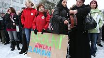 Průběh prosincové stávky na Lidickém náměstí v Ústí nad Labem.