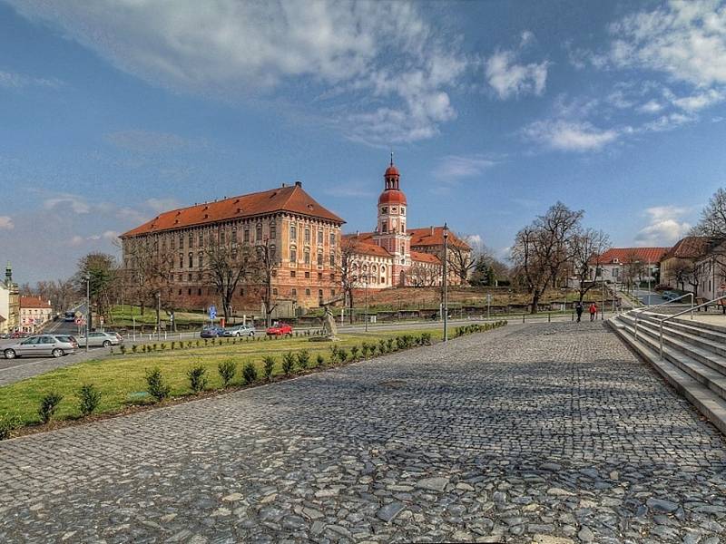 Pohled na roudnický zámek, v jehož areálu proběhne tradičně první z vinobraní, která se v září na území Ústeckého kraje uskuteční.