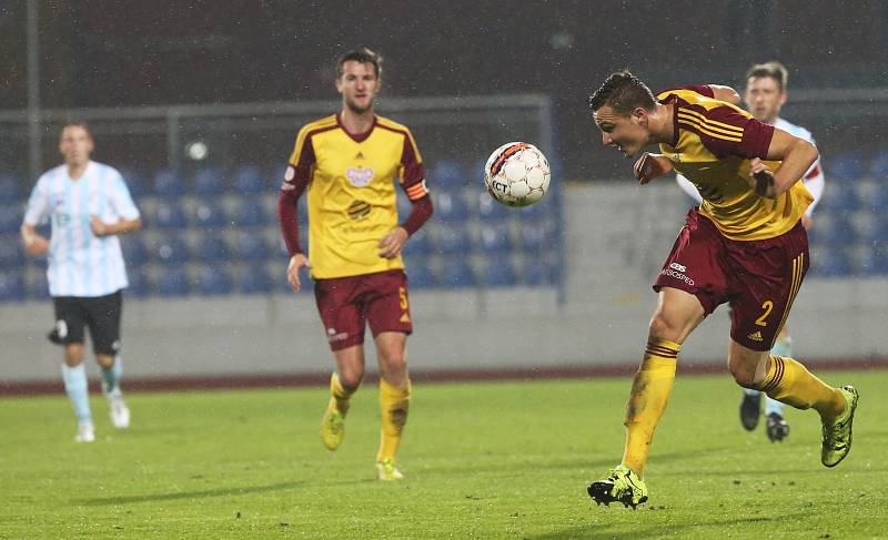 Fotbalisté Ústí (bílo-modří) doma v poháru podlehli pražské Dukle 0:3.