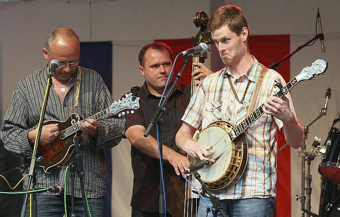 V Ústí nad Labem proběhlo v sobotu večer v letním kině finále mezinárodní soutěže trampské,folkové a country písně, Porta 2009.