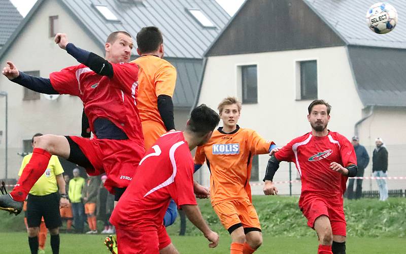 III. třída Ústí n/L- TJ Skorotice (červené dresy) proti Spartak Tisá (oranžové dresy).