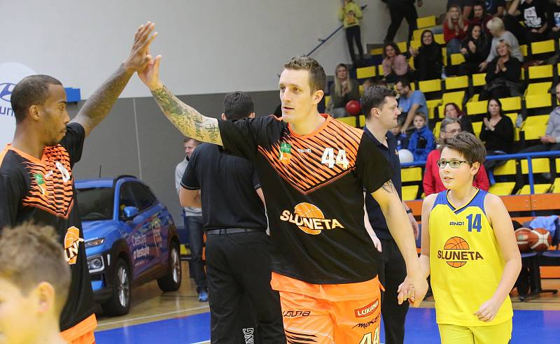 Basketbalové derby mezi Ústím a Děčínem.