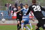 Ústečtí fotbalisté (pruhovaní) doma porazili Žižkov 3:1.