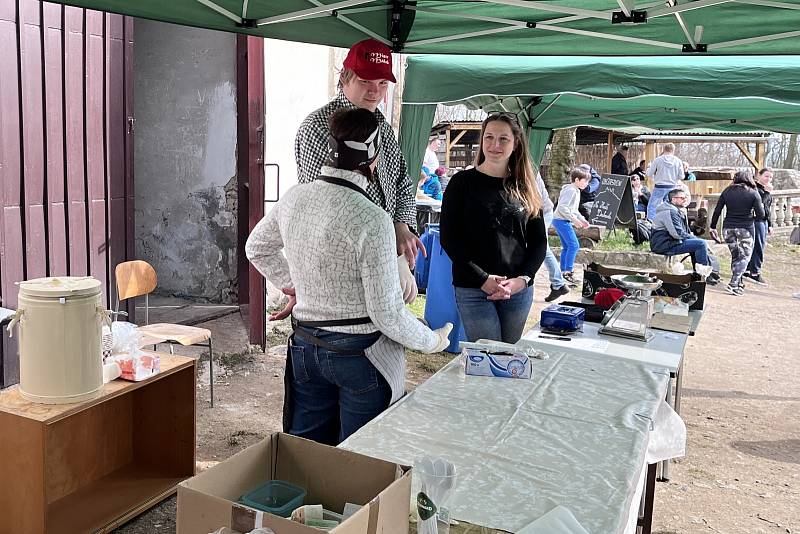 Vůně zabijačky v sobotu přilákala stovky lidí na teplický hrad Doubravka.