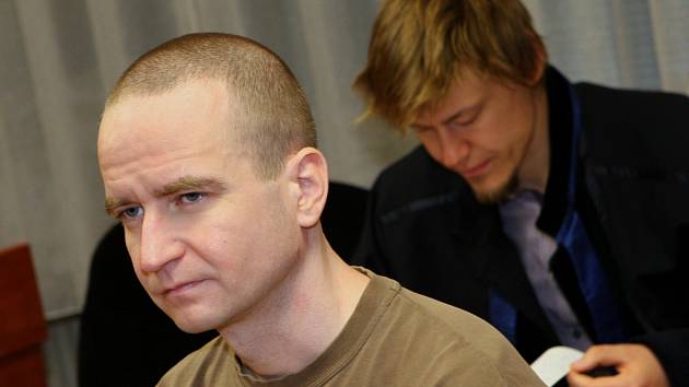 Podle obžaloby zastřelil Krnáč Housku loni 18. listopadu před domem v Chomutově.
