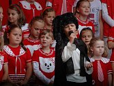 Slavný muzikál Karla Svobody zpívaly děti z chlumeckého sboru Koťata.