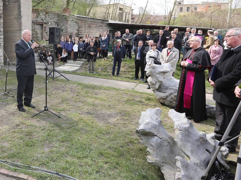 Pamětníci vzdali hold obětem bombardování.