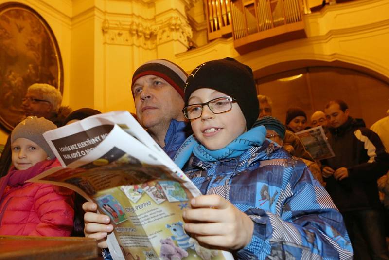 Ústečané si přišli zazpívat koledy do kostela sv. Vojtěcha.