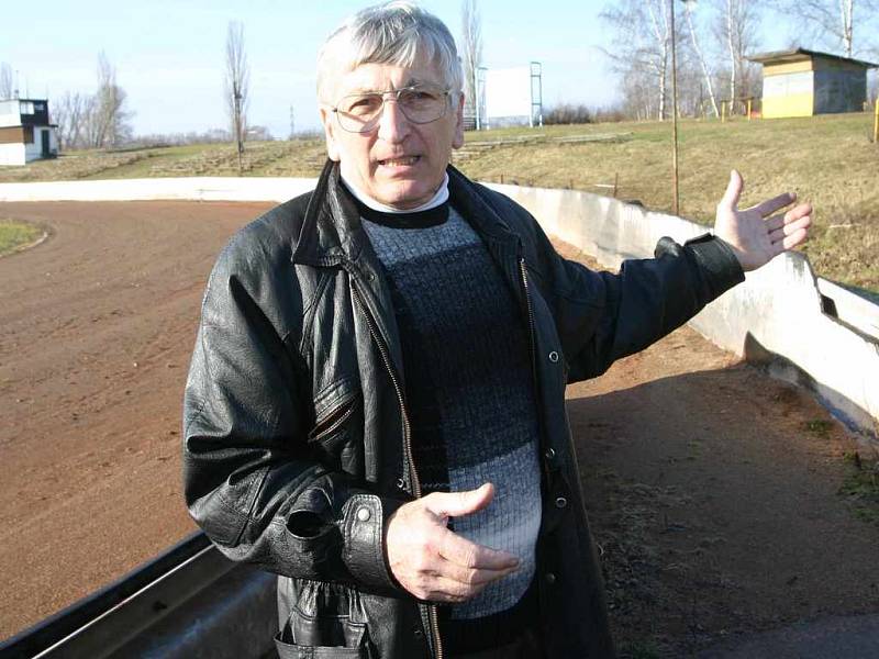 Předseda SC Chabařovice Jaroslav Zobal se obává o osud plochodrážního stadionu Speedwayclub na který si nyní dělá nárok vedení města Chabařovic na Ústecku. Do sporu se proto vloží soud